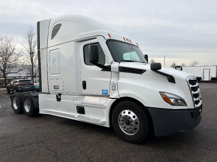 2023 Freightliner Cascadia - image 3