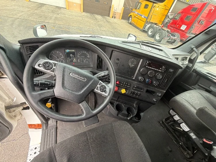 2023 Freightliner Cascadia - image 10