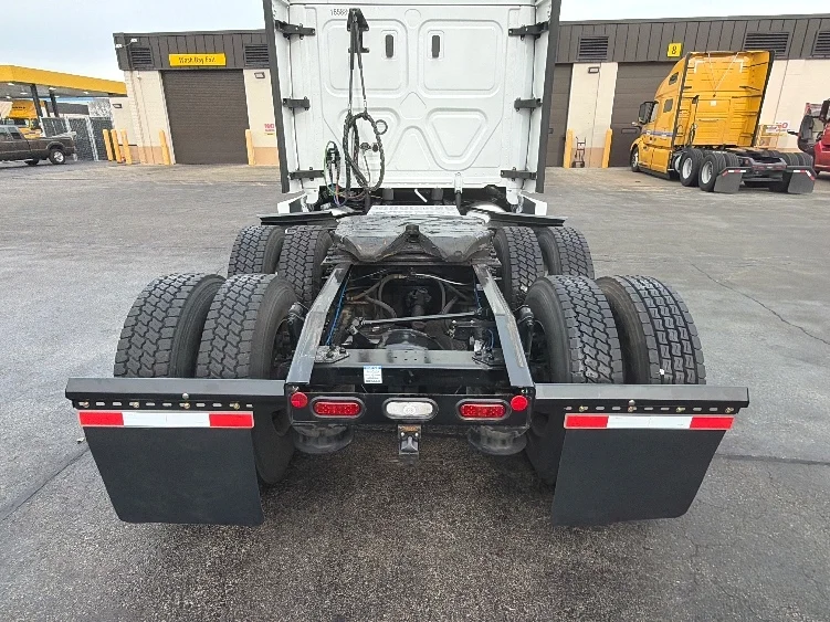 2023 Freightliner Cascadia - image 6