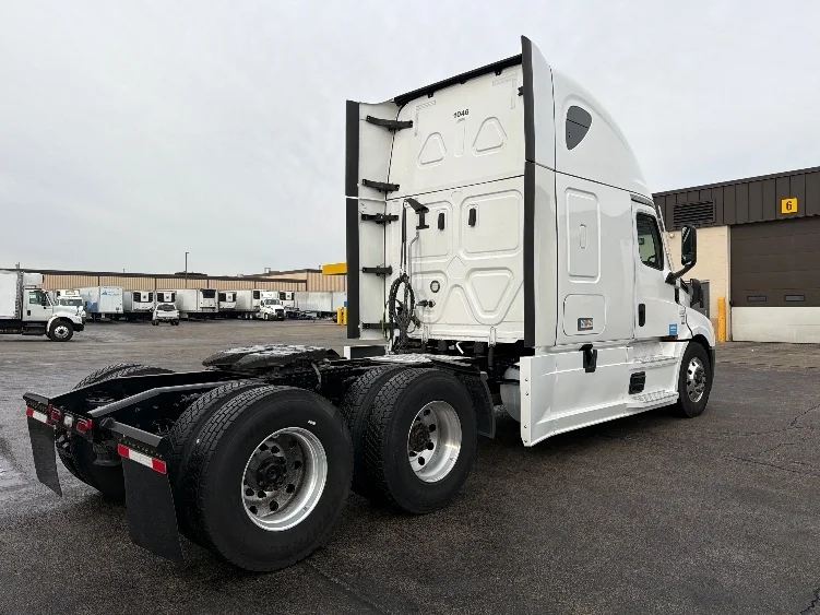 2023 Freightliner Cascadia - image 5