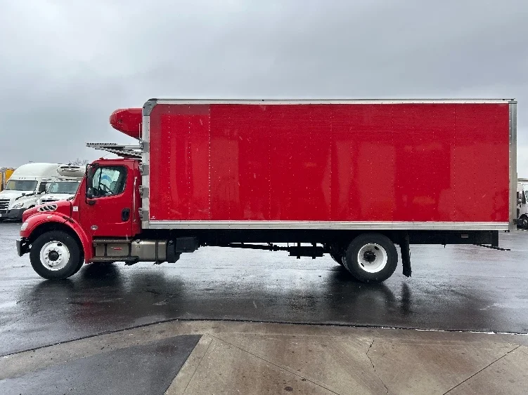 2019 Freightliner M2 106 - image 4