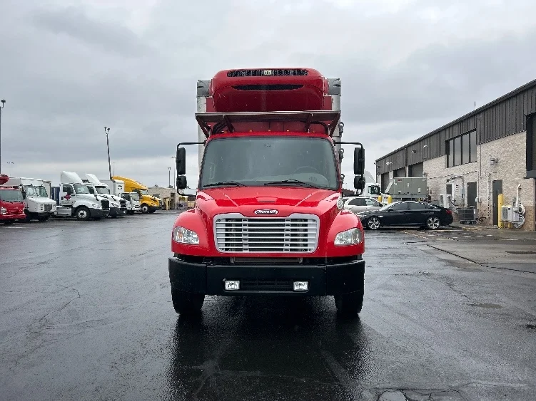 2019 Freightliner M2 106 - image 2