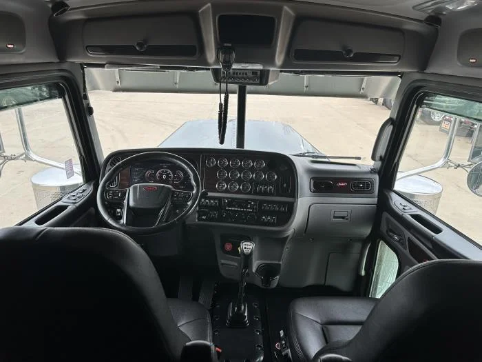 2024 Peterbilt 389 - image 6