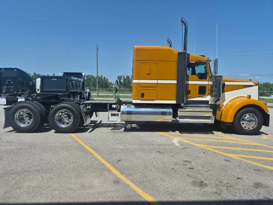 2027 Kenworth W900 in Rock Island, IL — photo 17