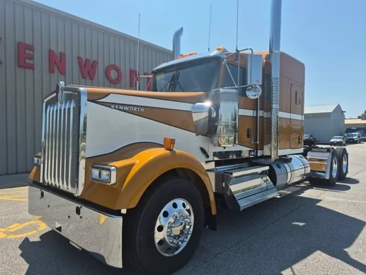 2027 Kenworth W900 in Rock Island, IL — photo 21