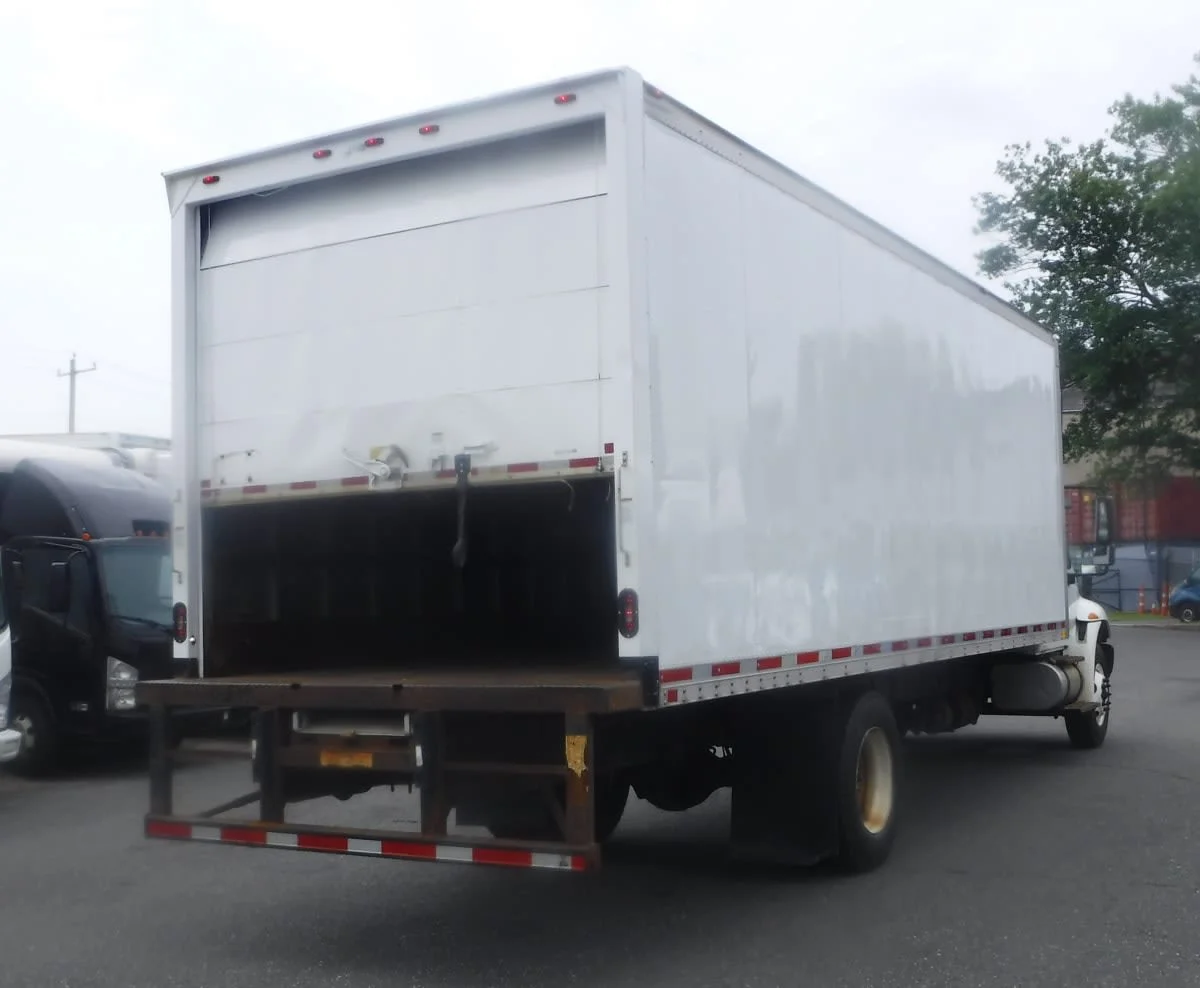 2018 International 4300 - image 4