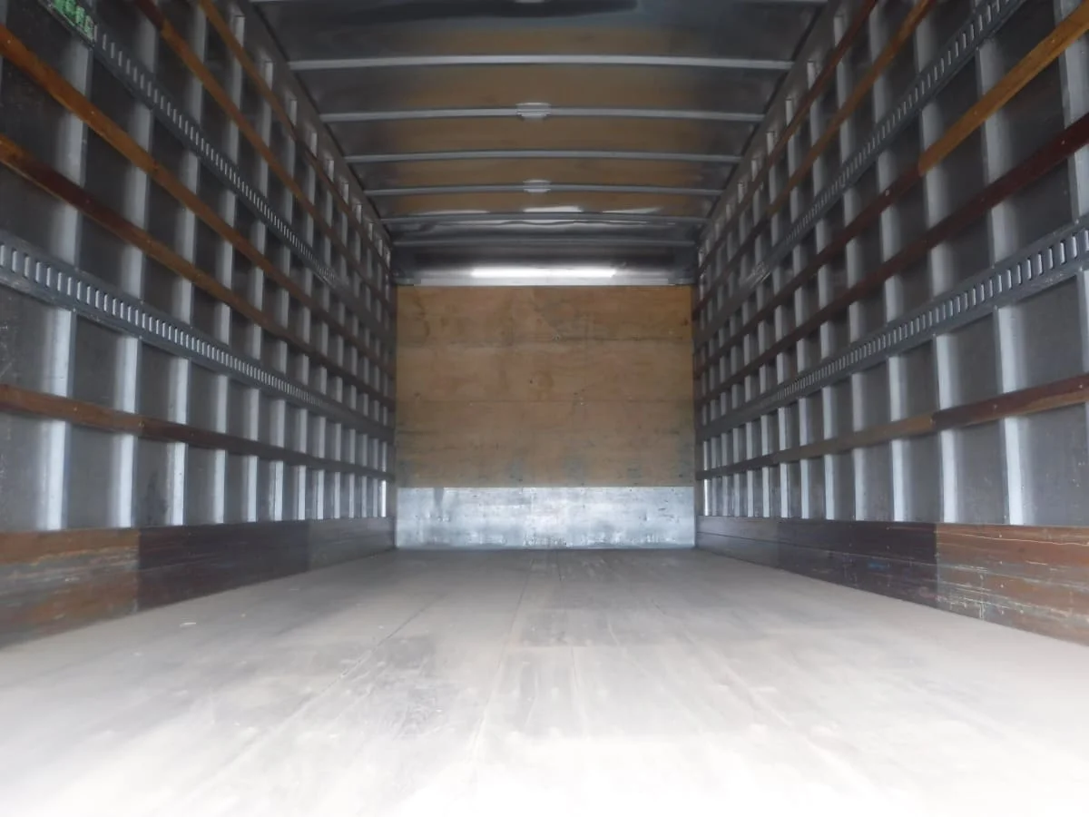 2018 International 4300 - image 8