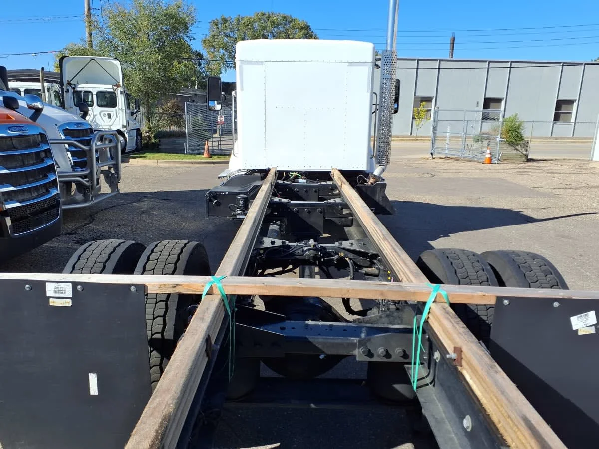 2020 Kenworth T370 - image 10