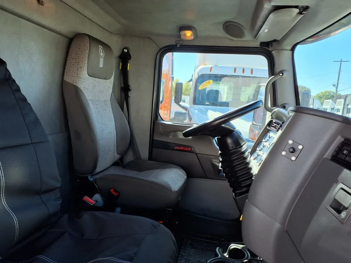2020 Kenworth T370 - image 7