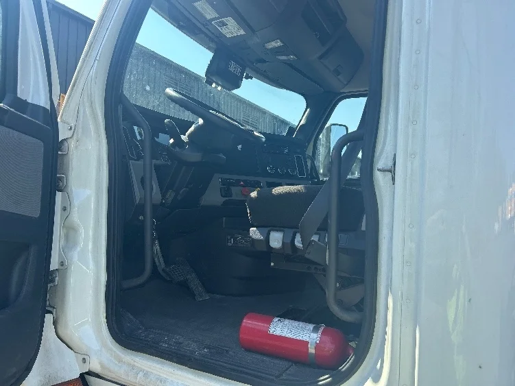 2020 Freightliner Cascadia in Liverpool, NY — photo 9