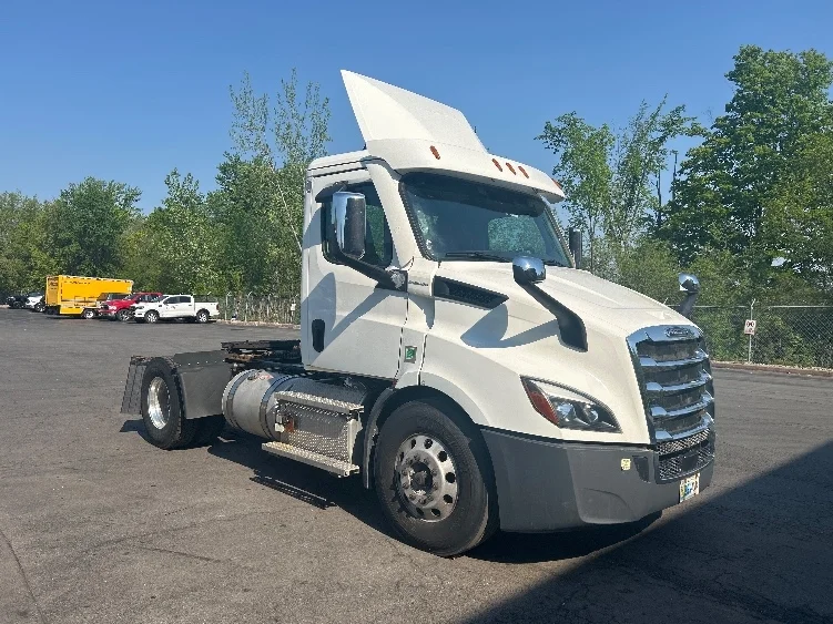 2020 Freightliner Cascadia in Liverpool, NY