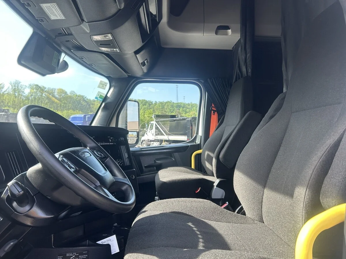 2025 Freightliner Cascadia - image 14