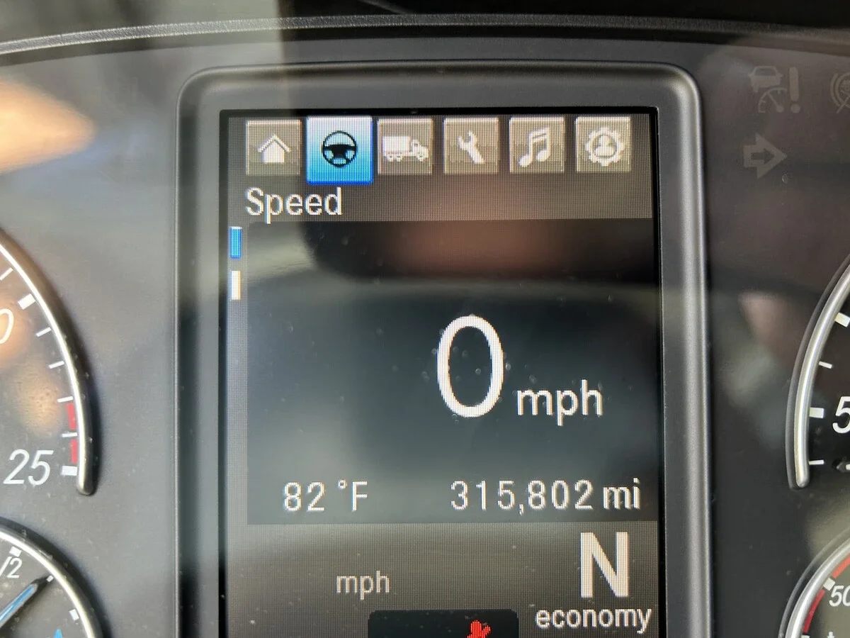 2025 Freightliner Cascadia - image 24