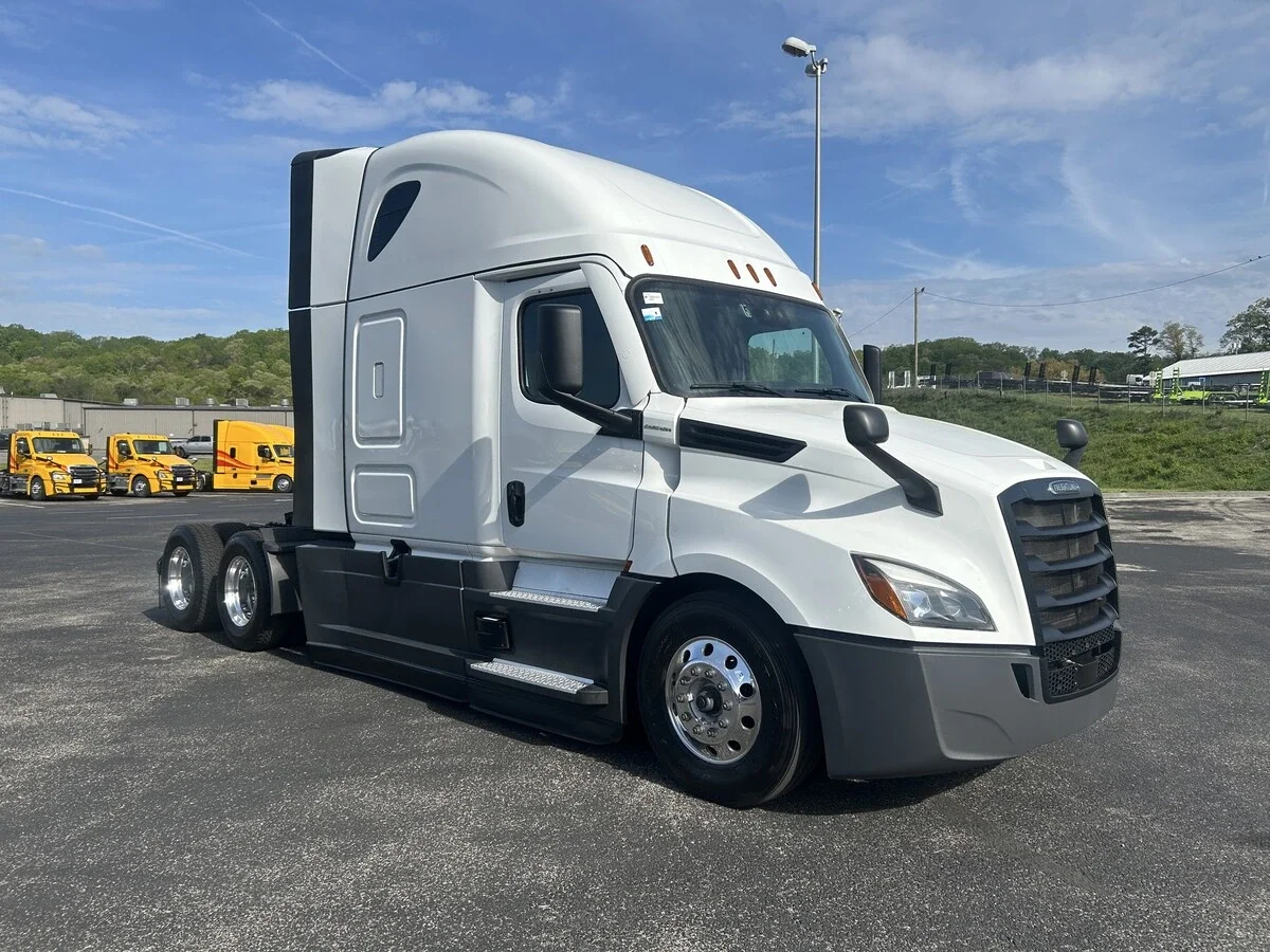 2025 Freightliner Cascadia - image 8