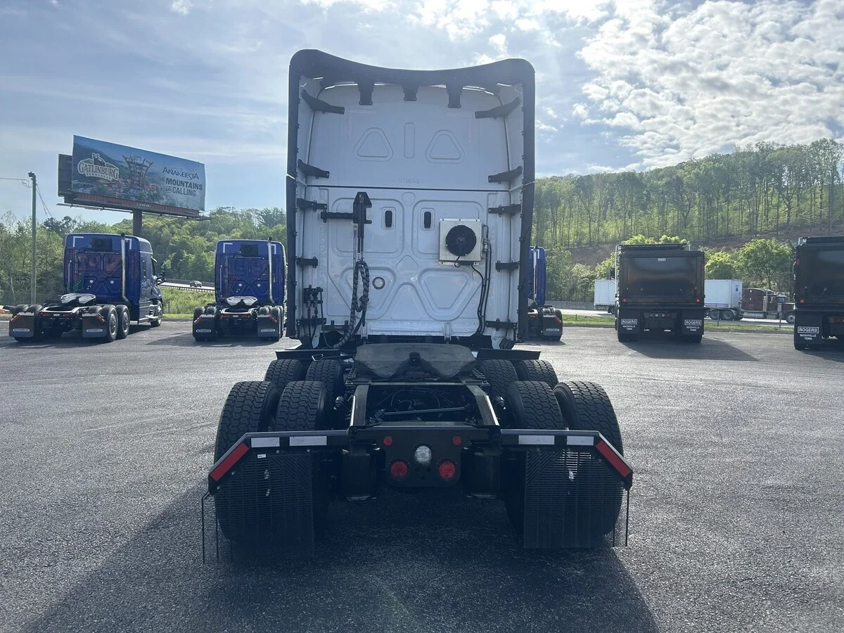 2025 Freightliner Cascadia - image 5