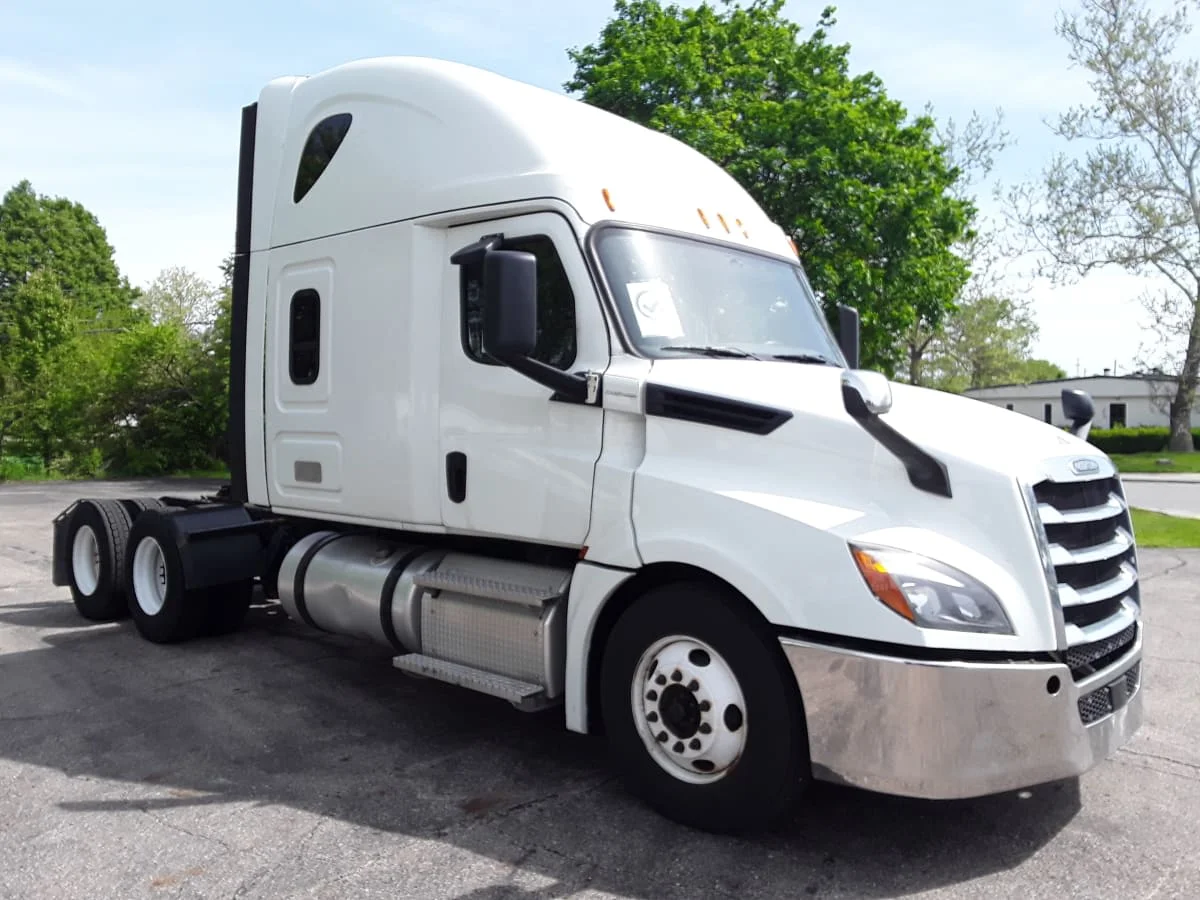 2020 Freightliner Cascadia in Hilliard, OH — photo 3