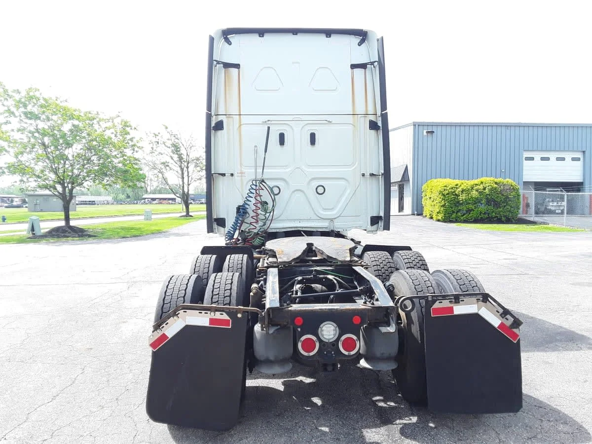 2020 Freightliner Cascadia in Hilliard, OH — photo 5