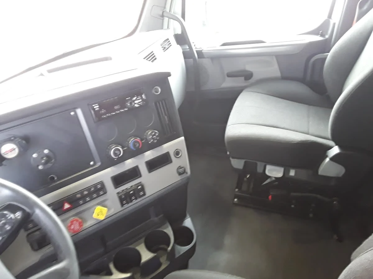 2020 Freightliner Cascadia in Hilliard, OH — photo 7