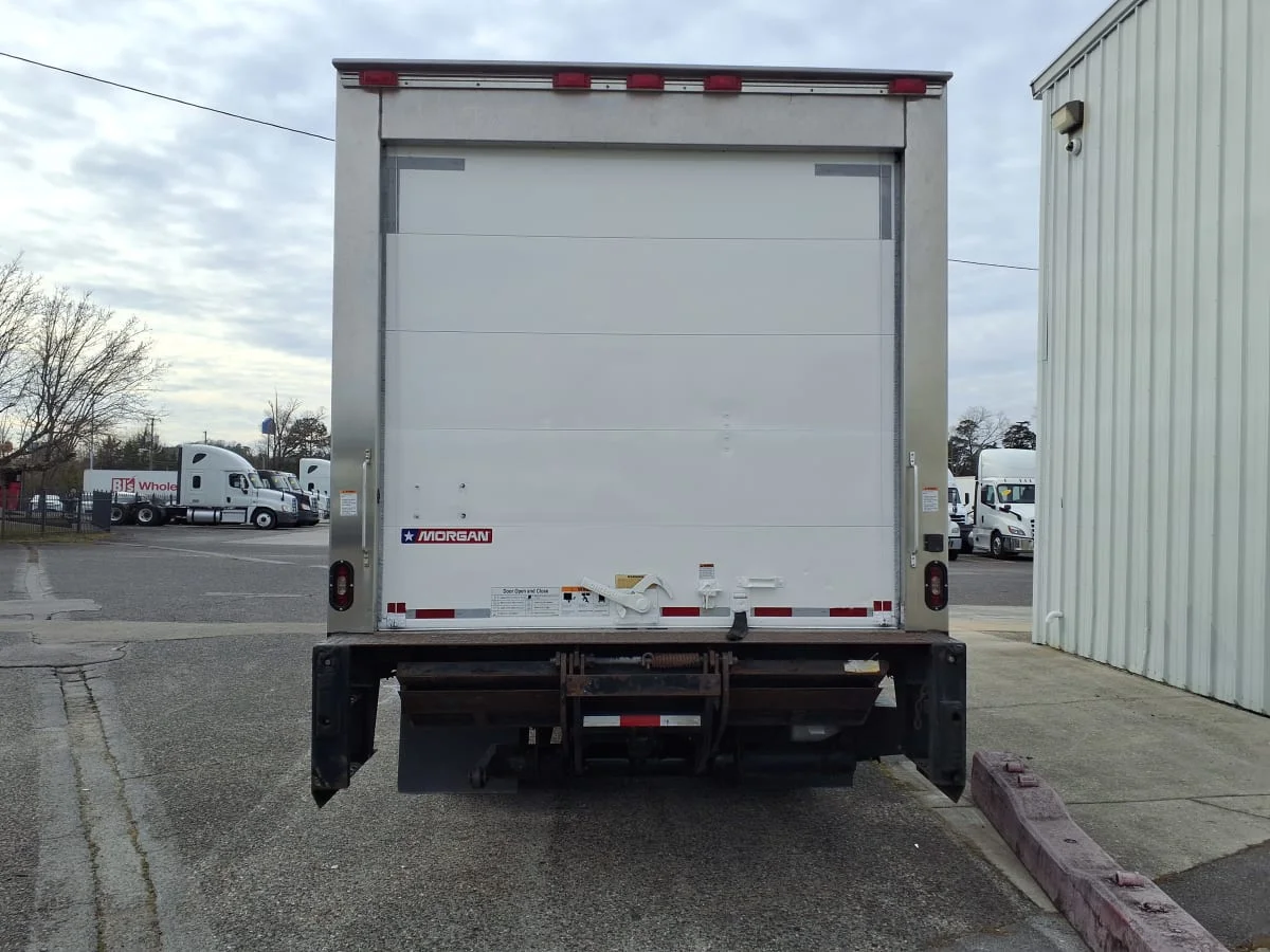 2018 Isuzu NPR - image 5