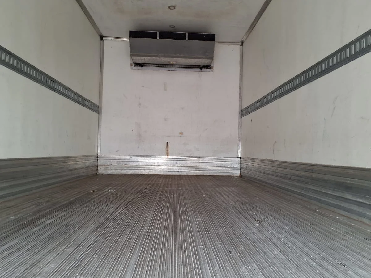 2018 Isuzu NPR - image 9