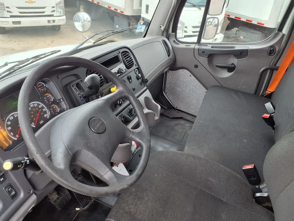 2019 Freightliner M2 106 in Warwick, RI — photo 7