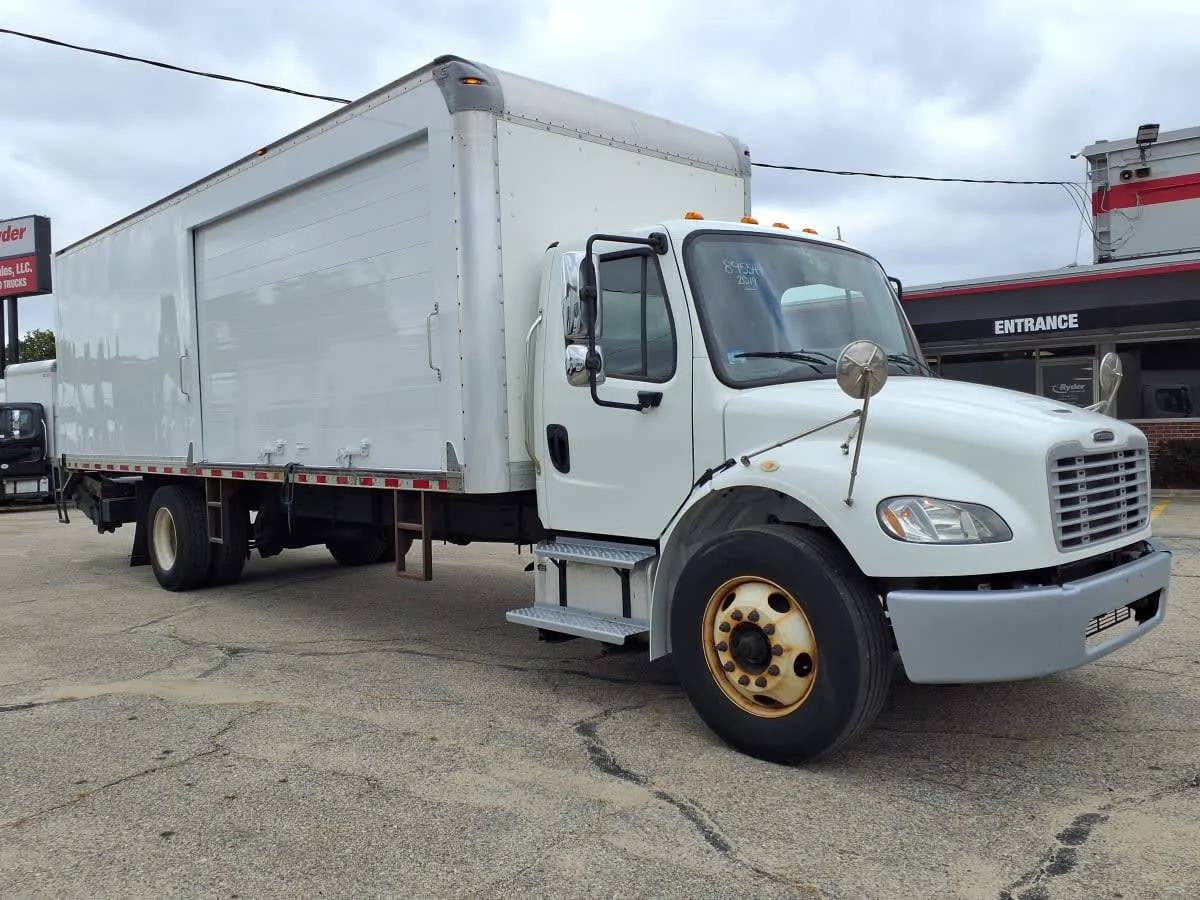2019 Freightliner M2 106 in Warwick, RI — photo 3
