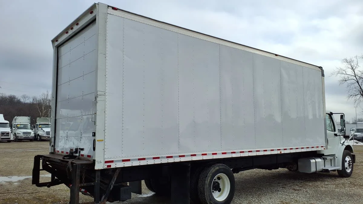 2018 Freightliner M2 106 in West Chester, OH — photo 4