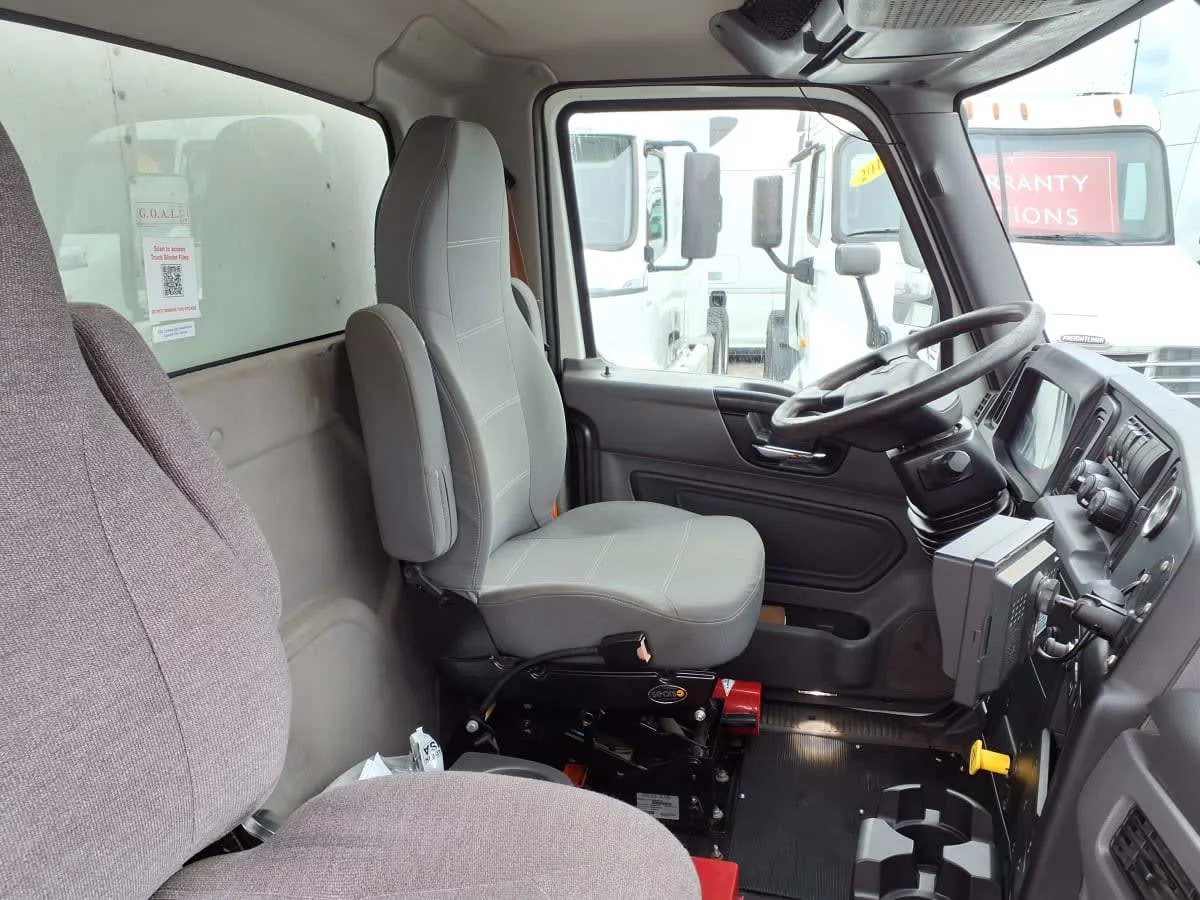 2020 International MV - image 7