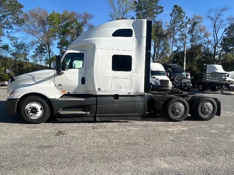 2023 International LT in Pensacola, FL — photo 4
