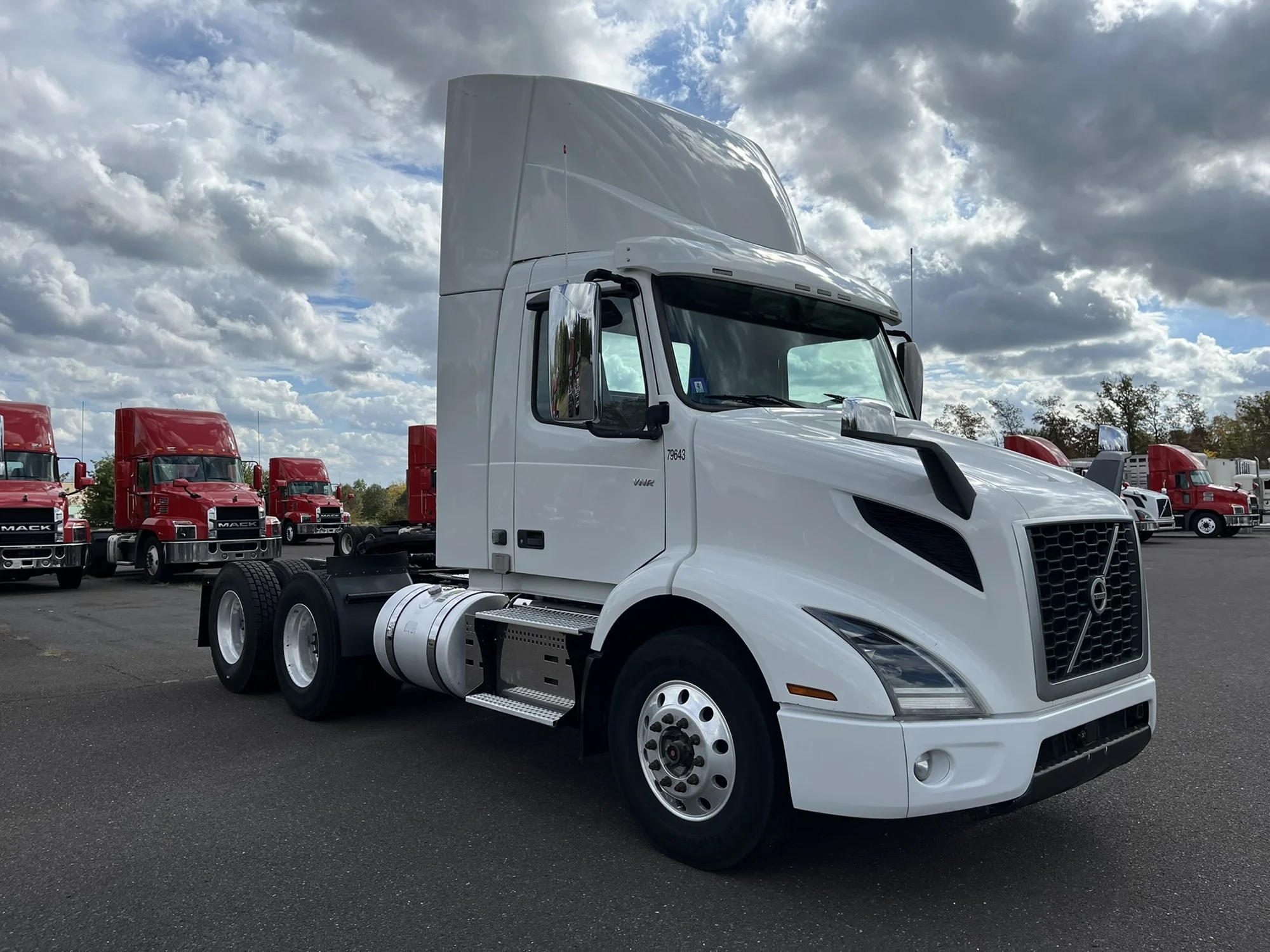 2019 Volvo VNR 640 — photo 3