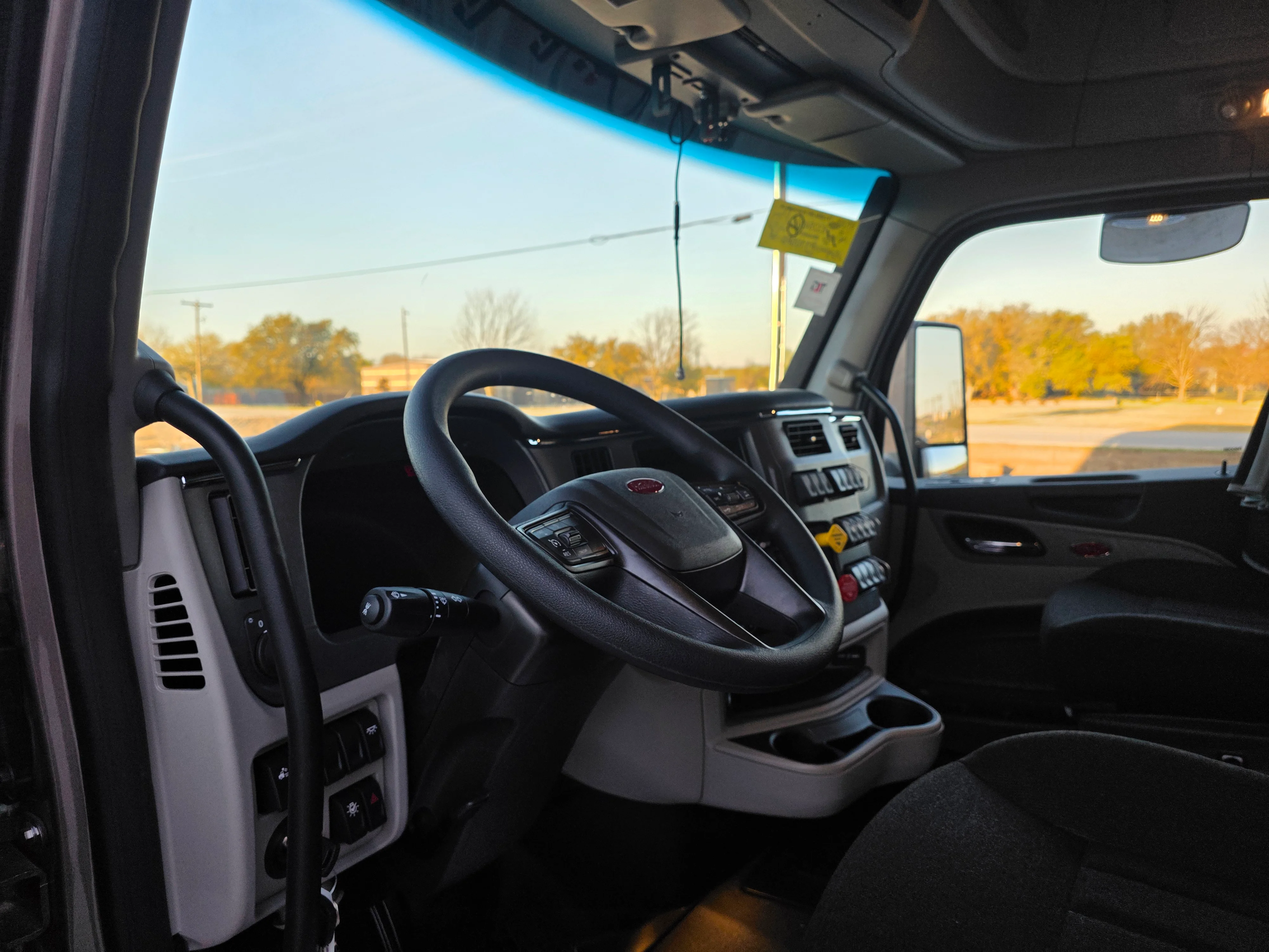 2027 Peterbilt 579 in Evansville, IN — photo 9