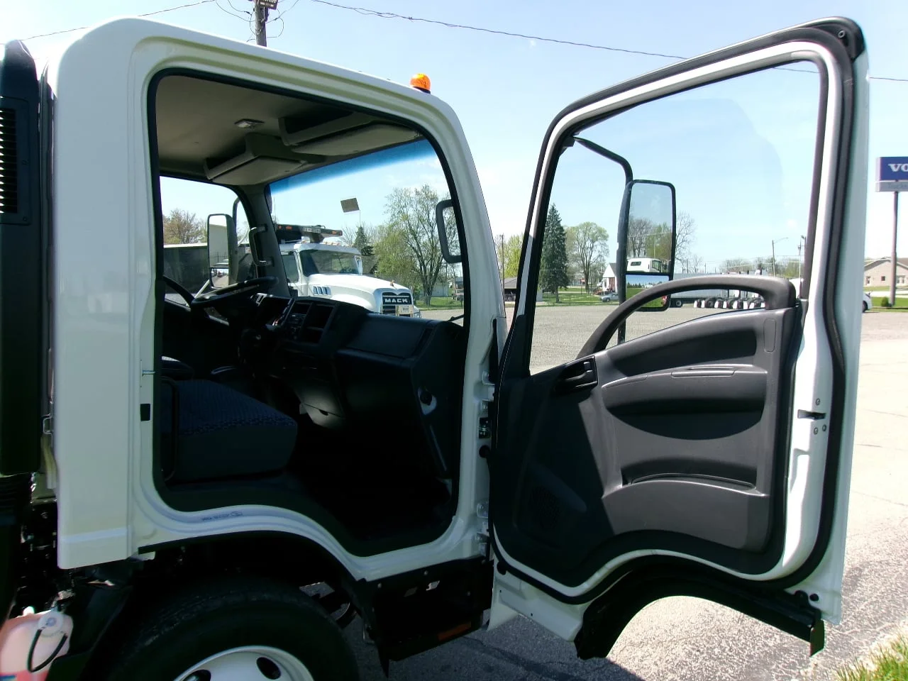 2026 Isuzu NRR in Muncie, IN — photo 6