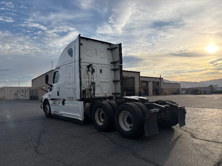 2024 Freightliner Cascadia in Salt Lake City, UT — photo 5