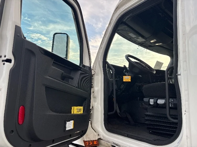 2024 Freightliner Cascadia in Salt Lake City, UT — photo 9