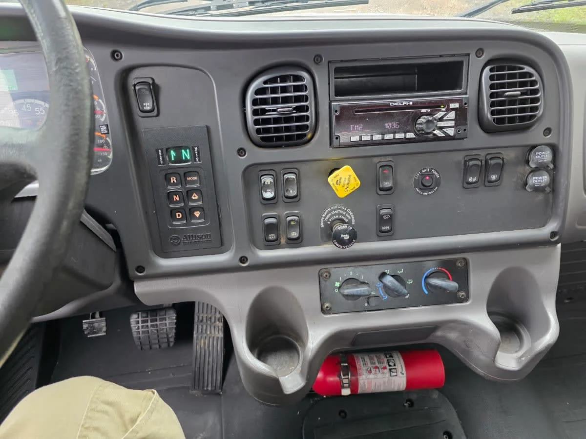 2017 Freightliner M2 106 - image 11
