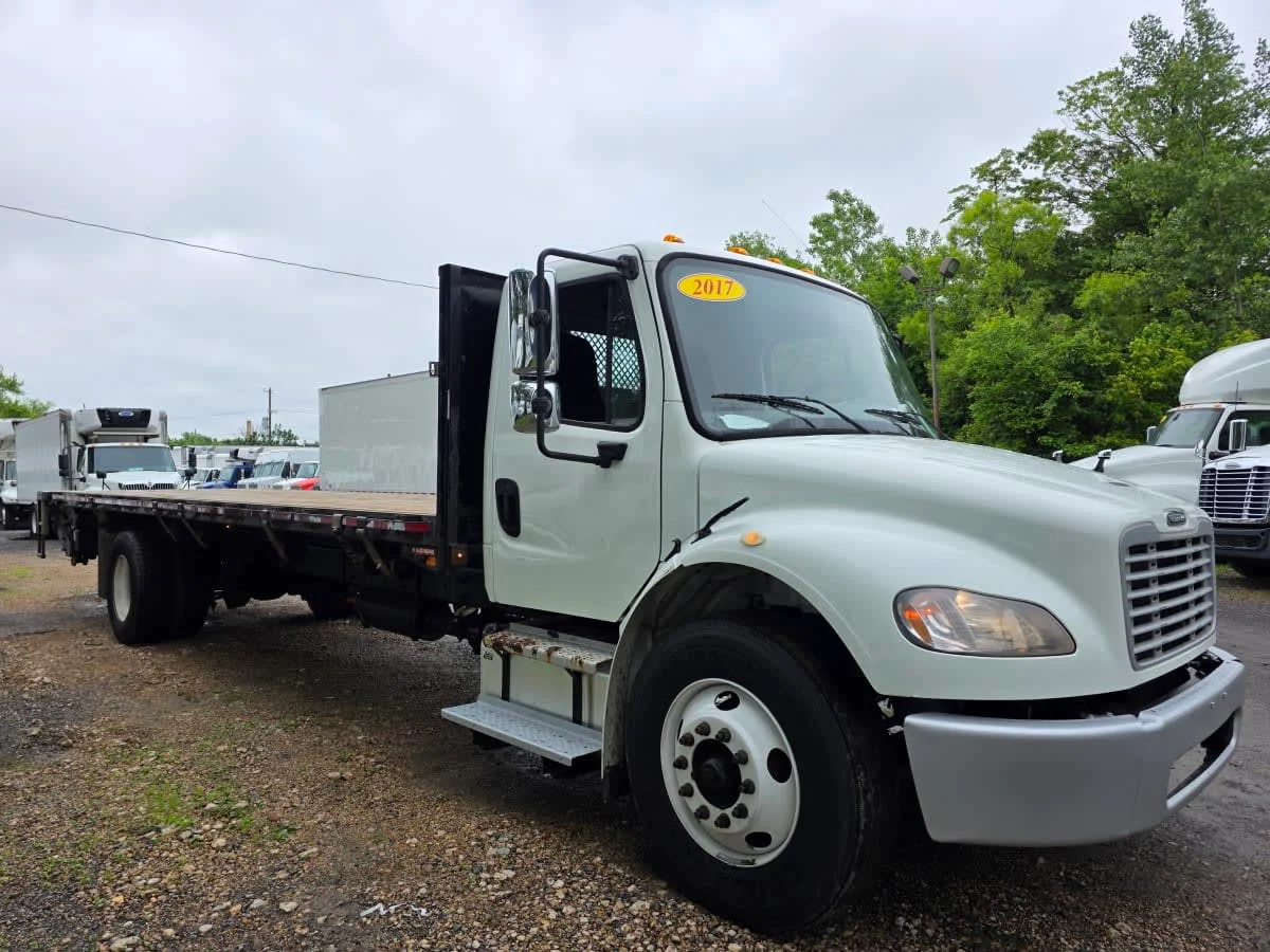 2017 Freightliner M2 106 - image 3
