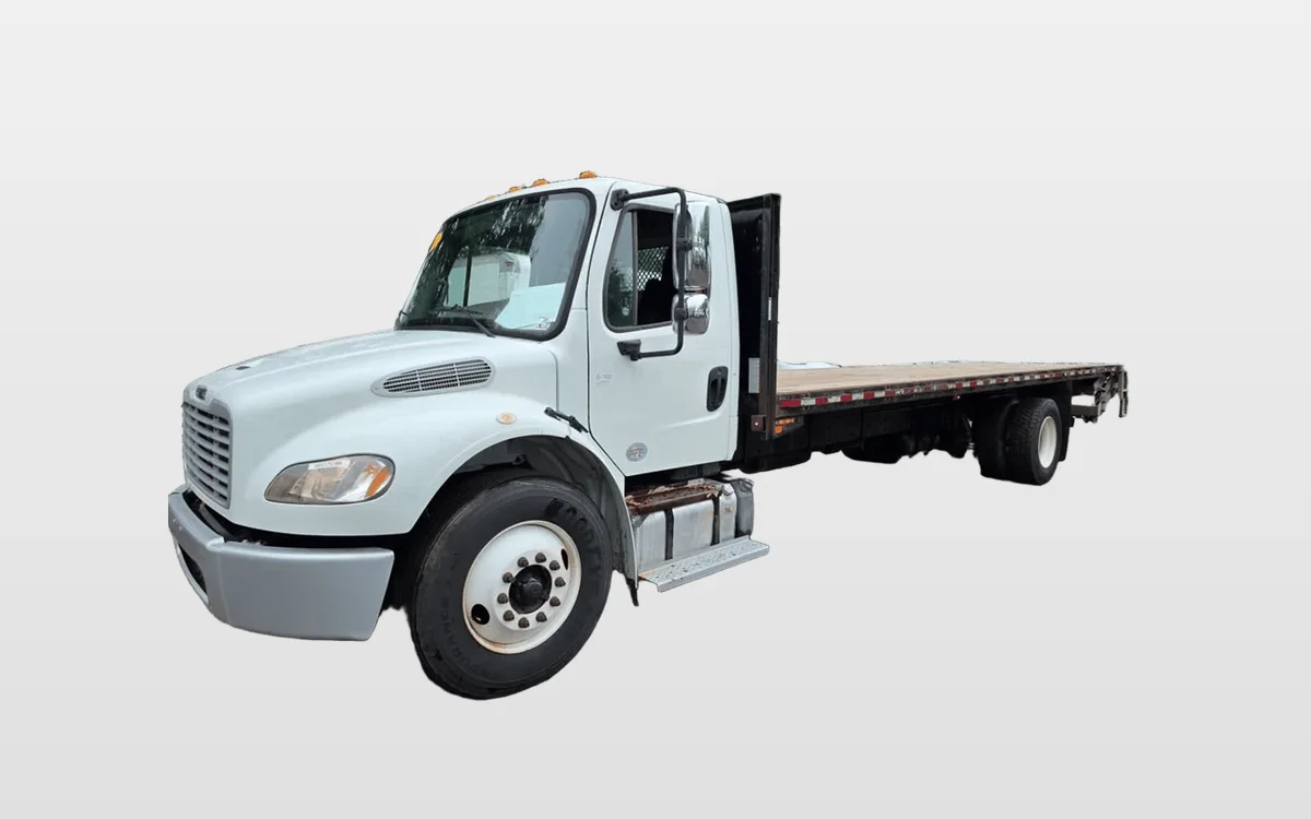 2017 Freightliner M2 106 - image 1