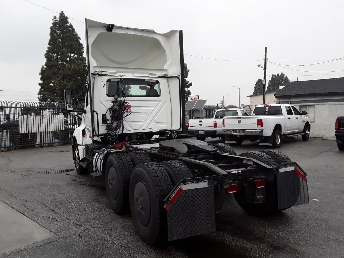 2020 International LT - image 6