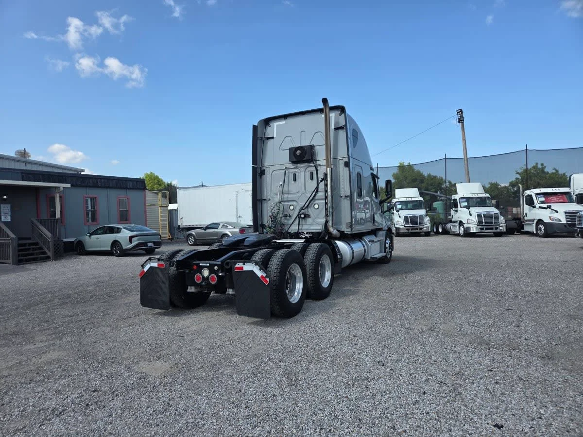 2021 Freightliner Cascadia in St. Rose, LA — photo 4