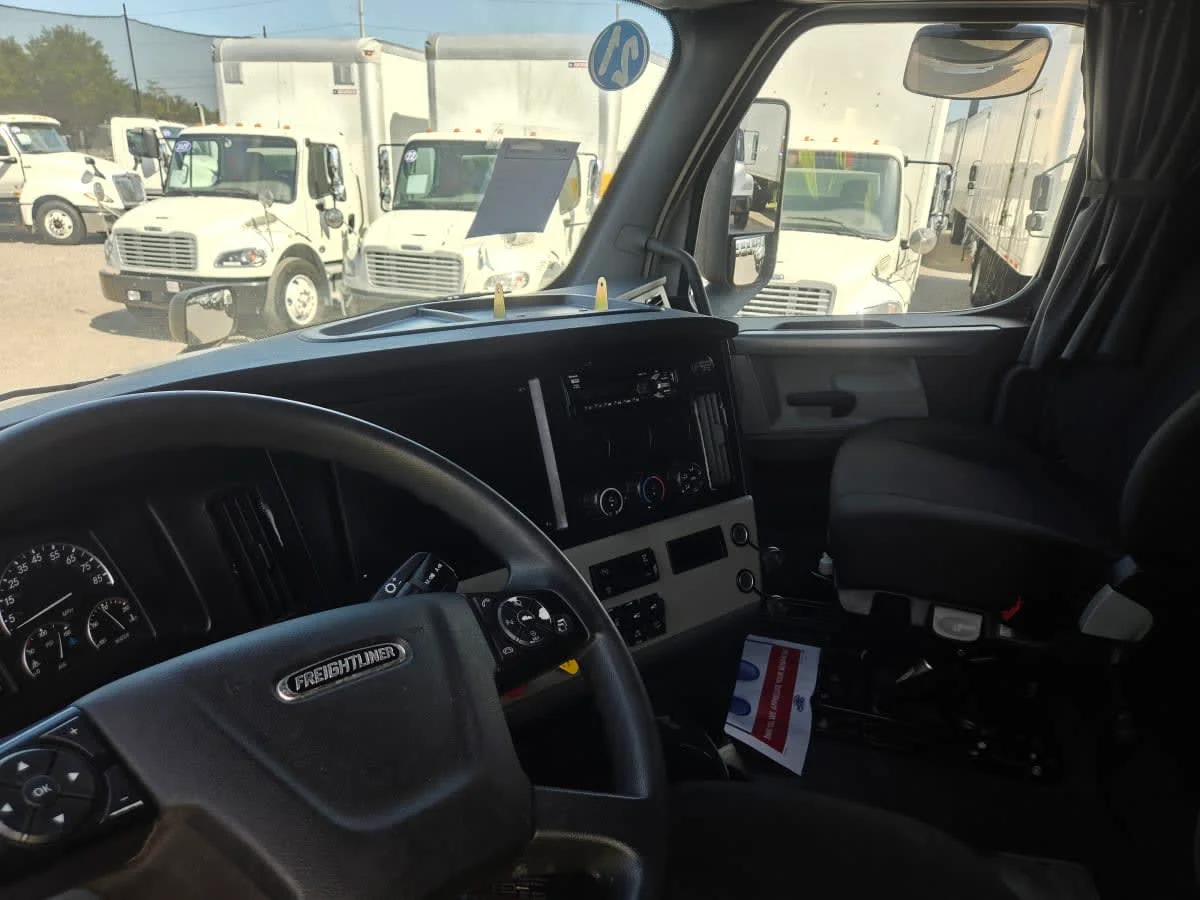 2021 Freightliner Cascadia in St. Rose, LA — photo 7