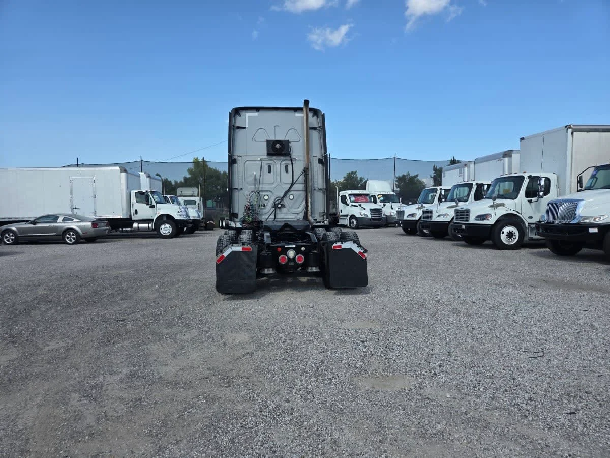 2021 Freightliner Cascadia in St. Rose, LA — photo 5