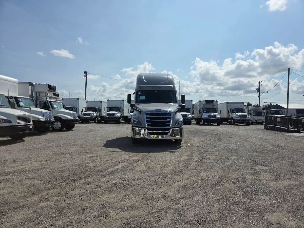 2021 Freightliner Cascadia in St. Rose, LA — photo 2