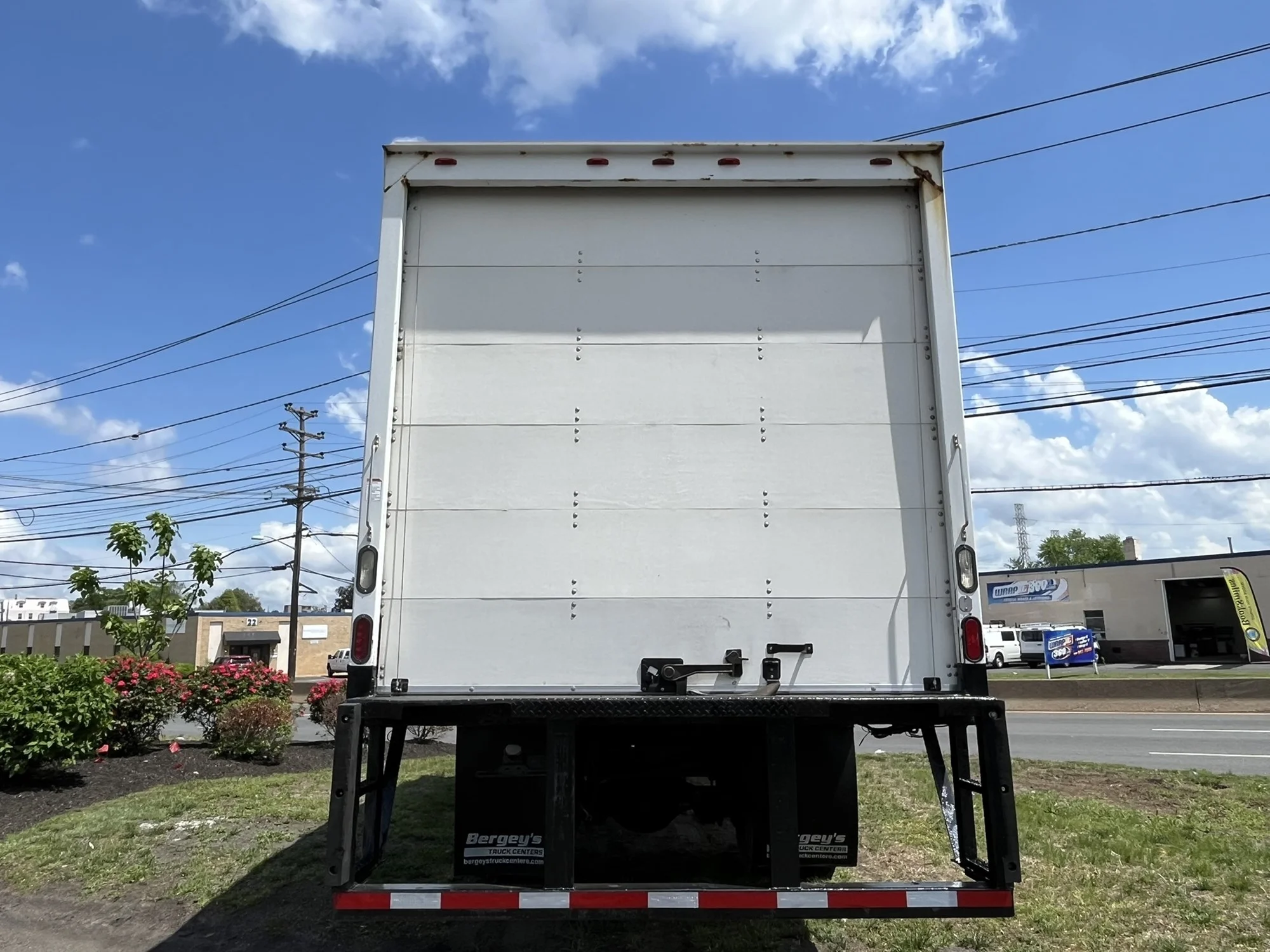 2019 Hino 268 - image 6