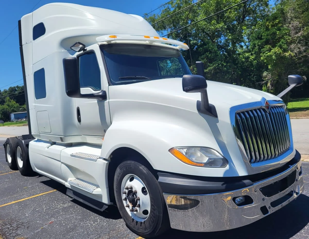 2020 International LT in Jacksonville, FL — photo 3