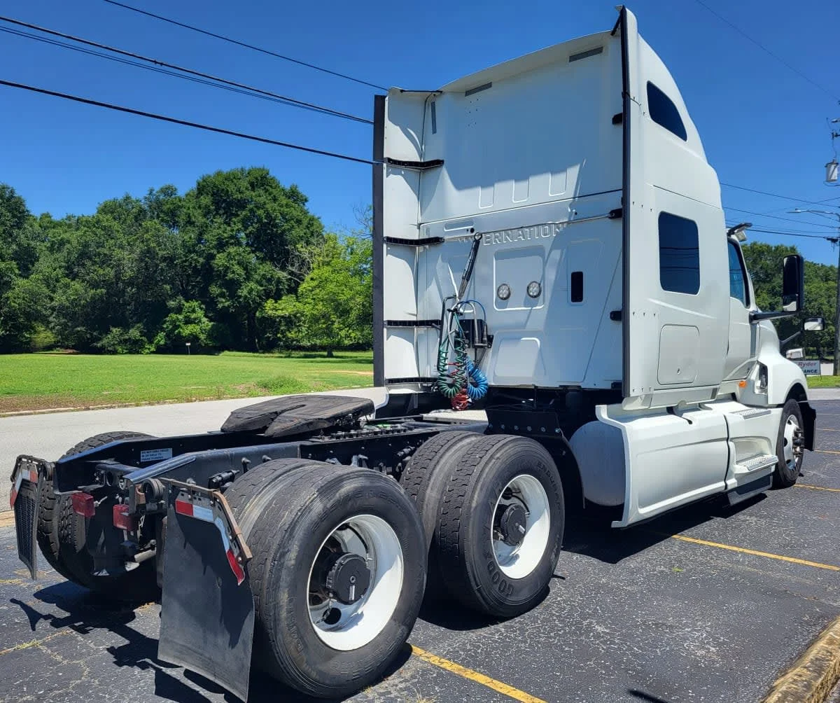 2020 International LT in Jacksonville, FL — photo 4