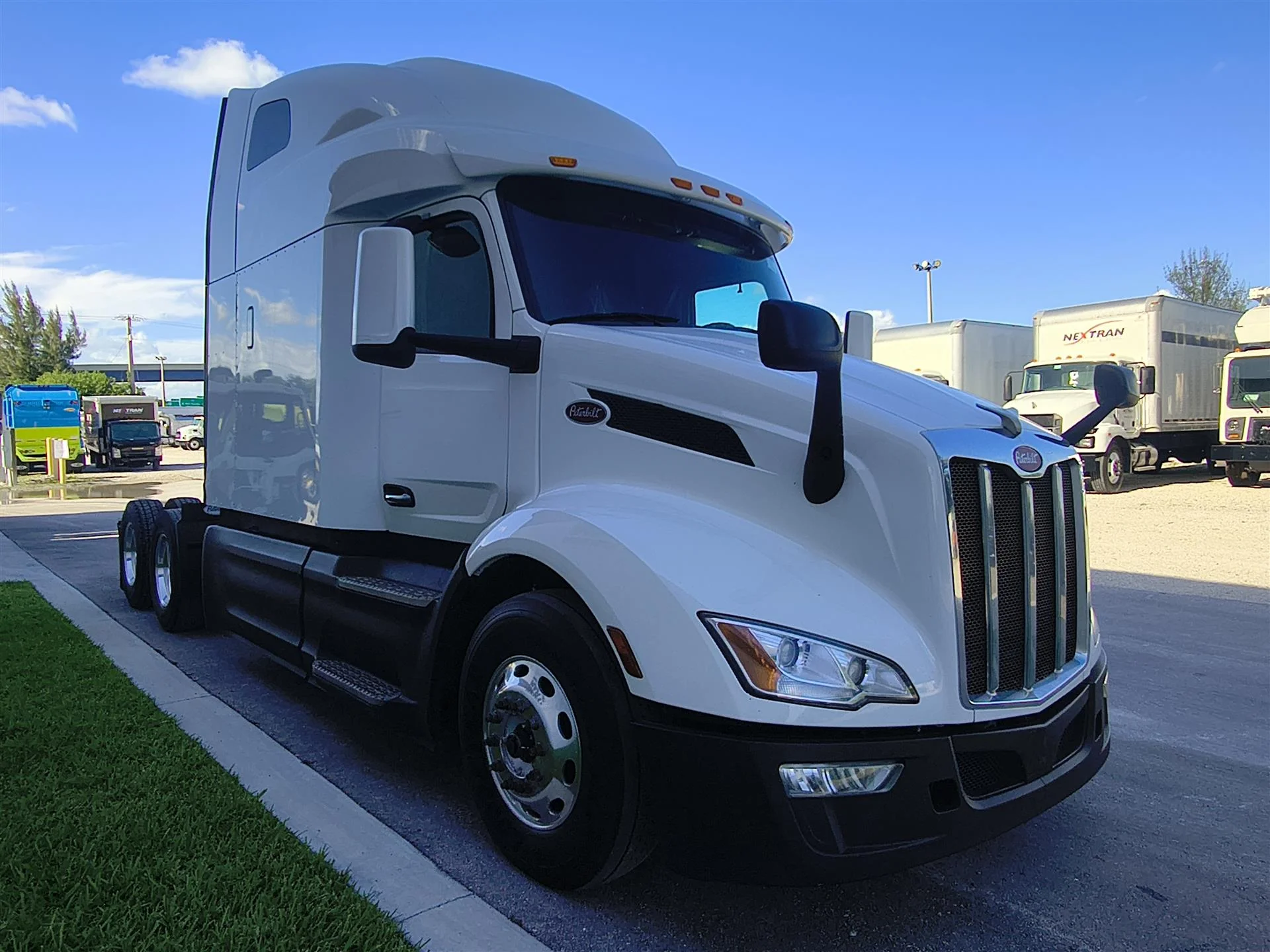 2023 Peterbilt 579 in Fort Lauderdale, FL — photo 3