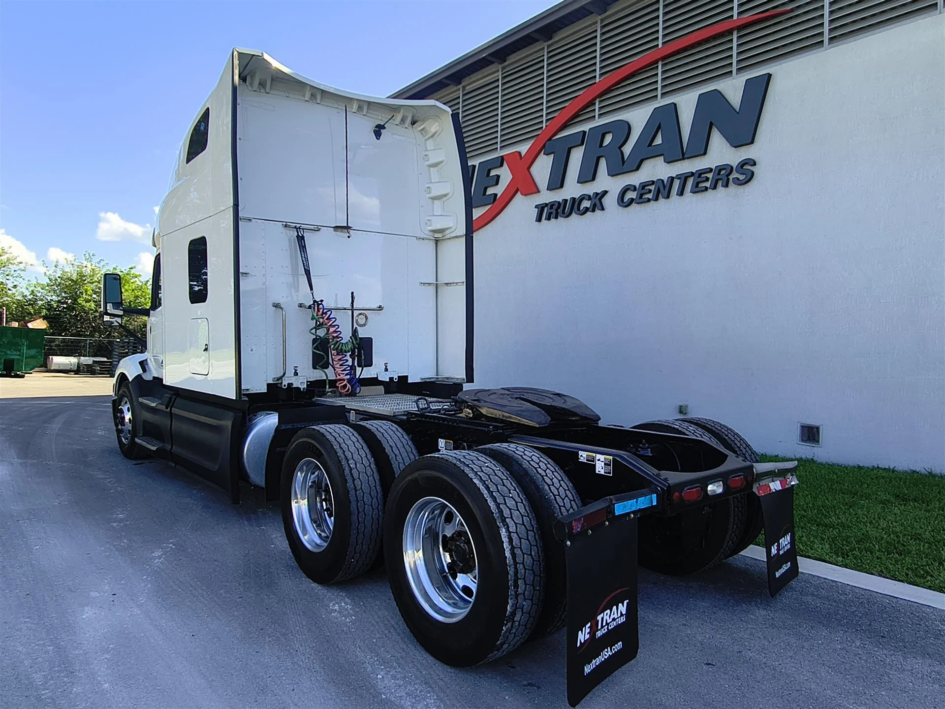 2023 Peterbilt 579 in Fort Lauderdale, FL — photo 6