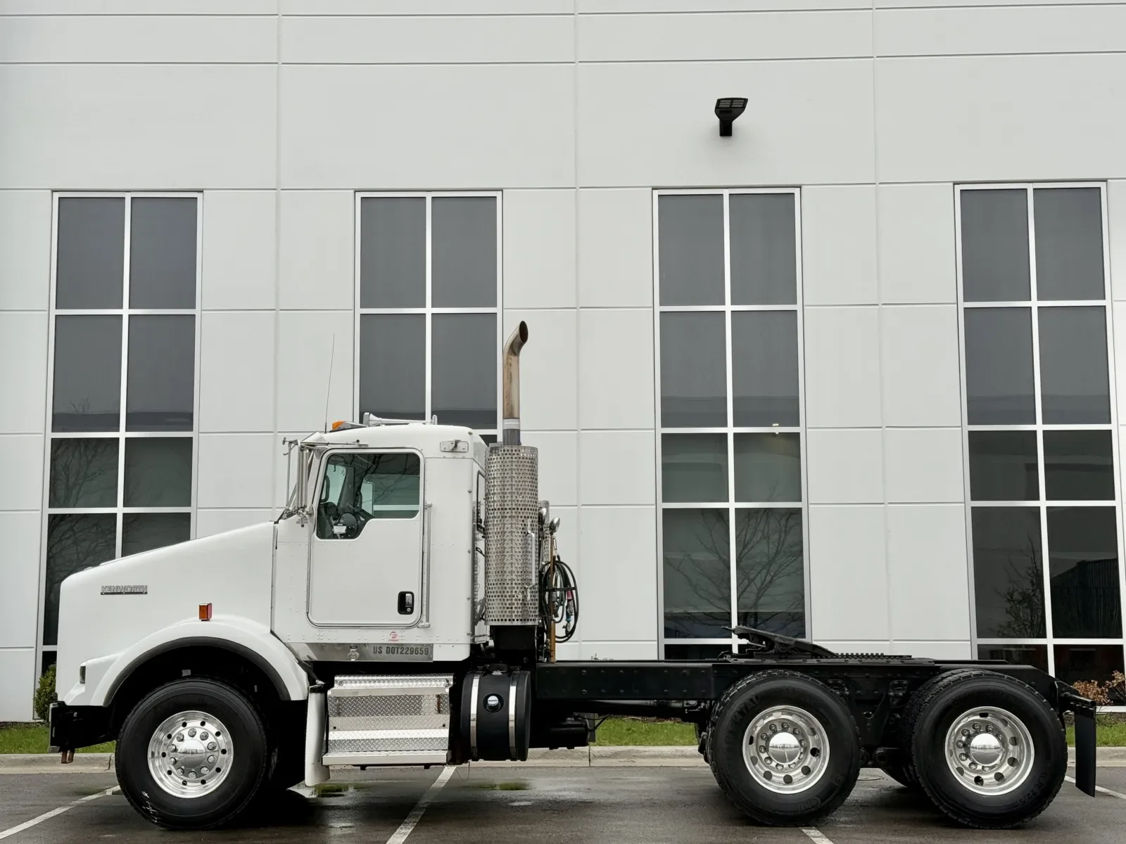 2014 Kenworth T800 - image 4