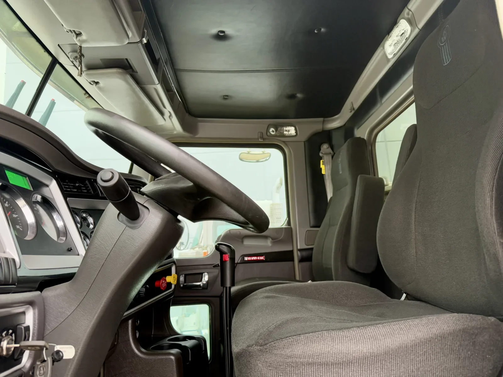 2014 Kenworth T800 - image 14