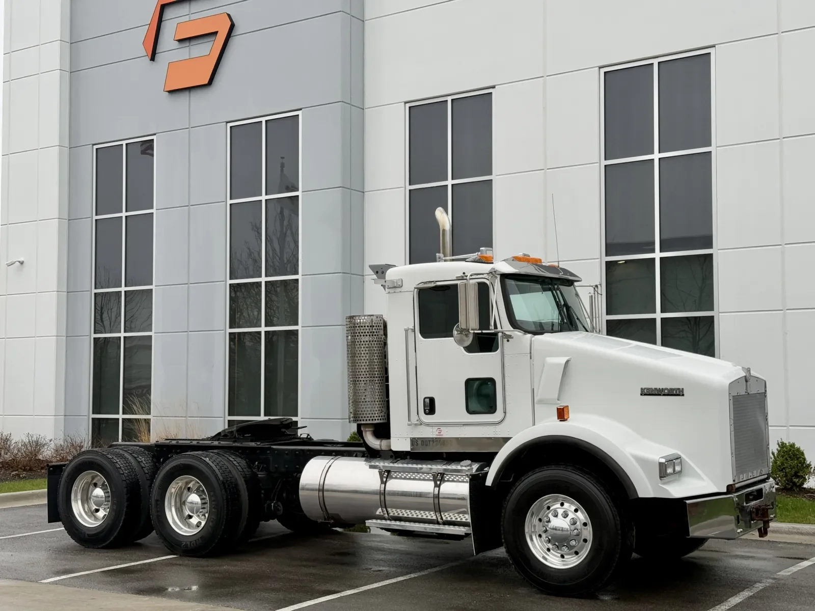 2014 Kenworth T800 - image 2